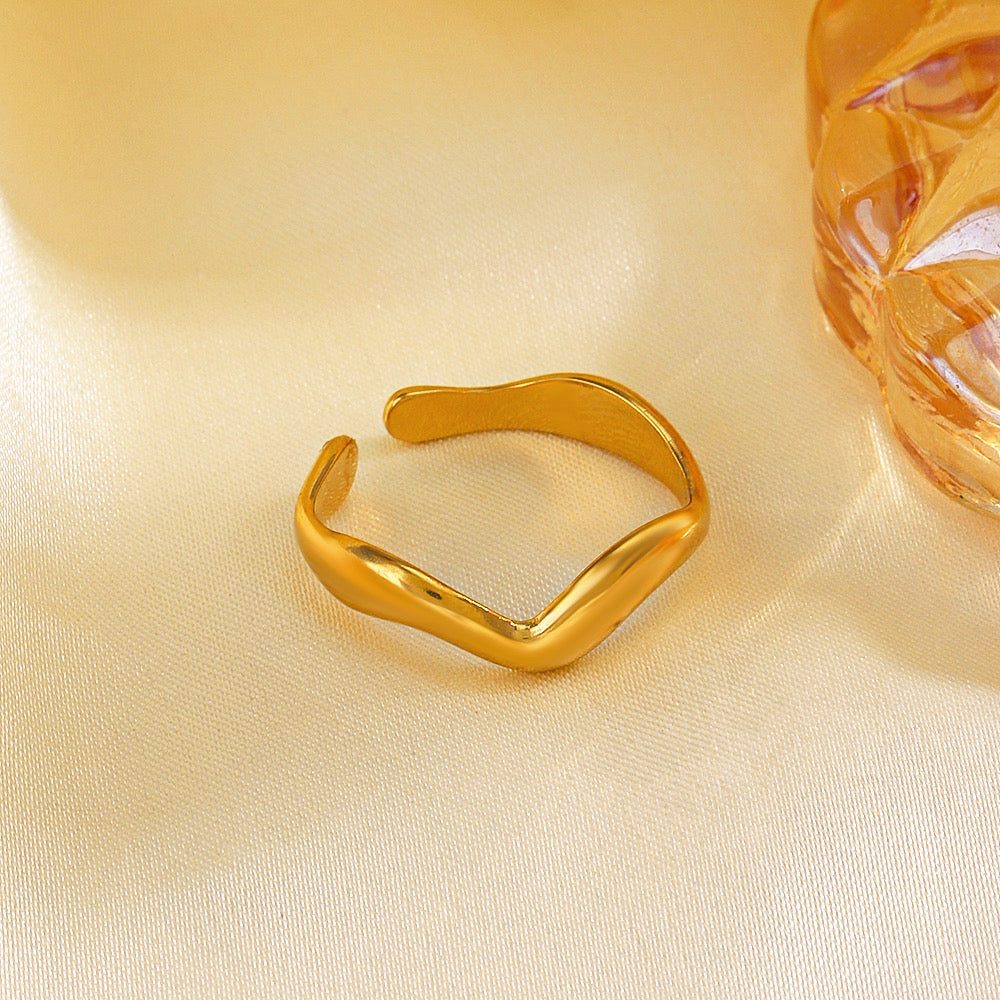 Curvy Ring