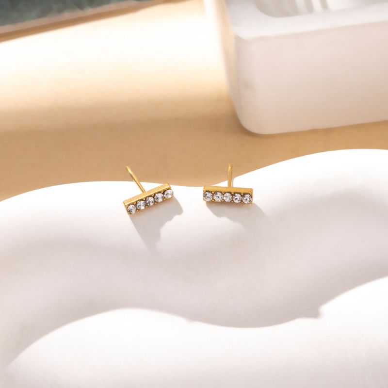 Stud Earrings Shop Online in the UAE - Waterproof Tarnish Free Jewelry