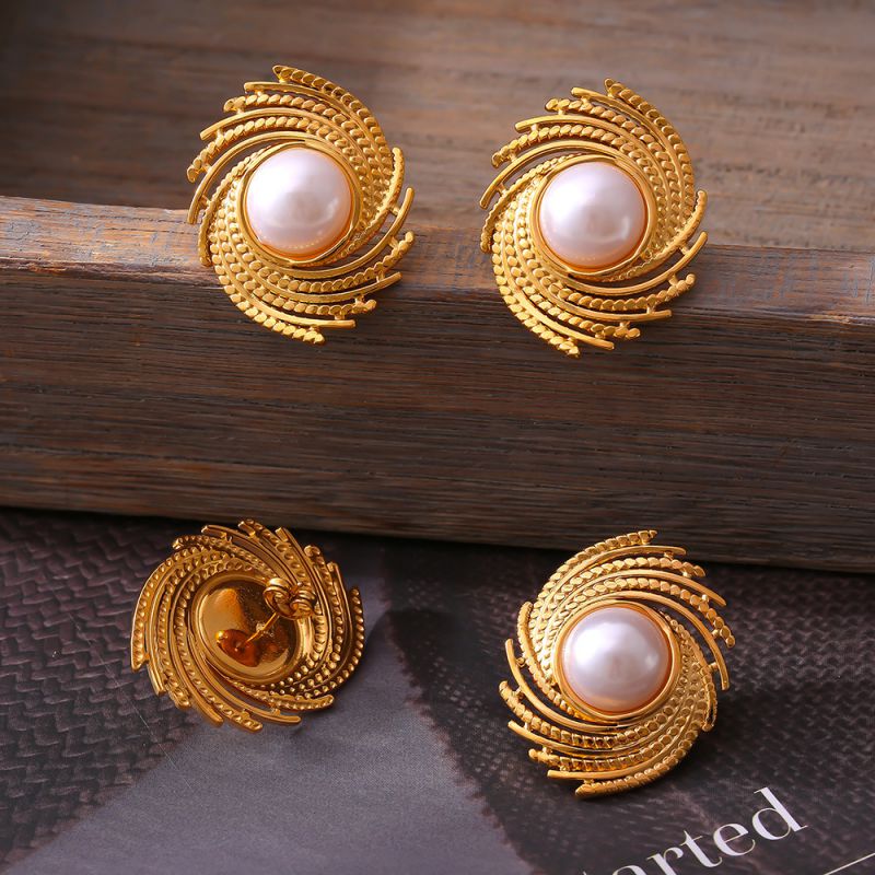 Thread Stud Earring